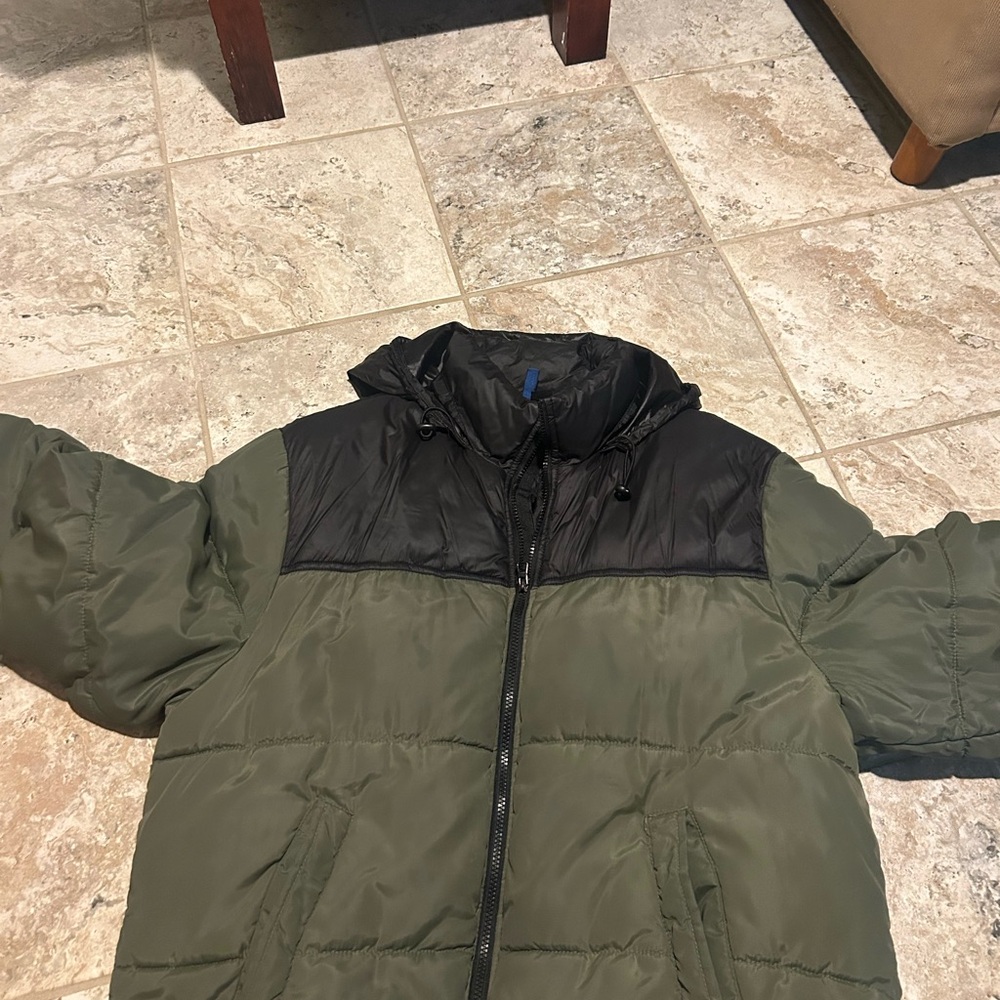 H&M Men's Green and Black Puffer Jacket